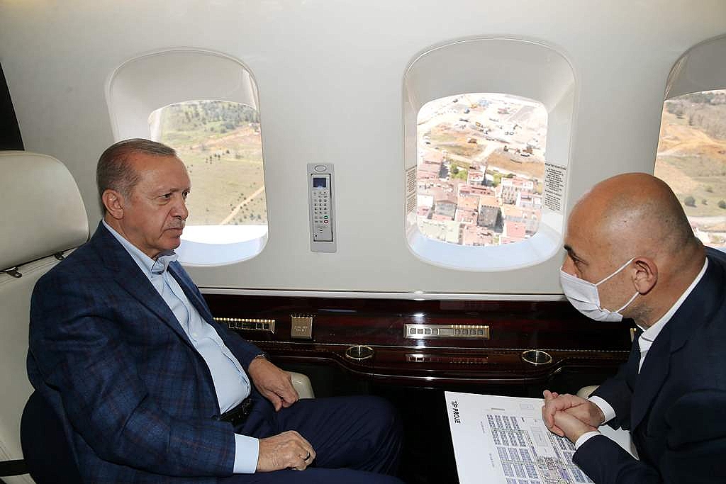 Cumhurbaşkanı Erdoğan, Atatürk Havalimanı ve Sancaktepe sahra hastanesini havadan inceledi