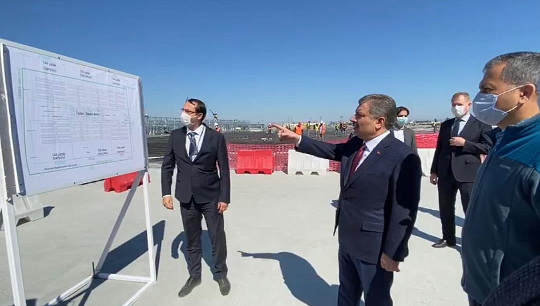 Sahra hastanelerine bir ziyaret de Bakan Koca'dan