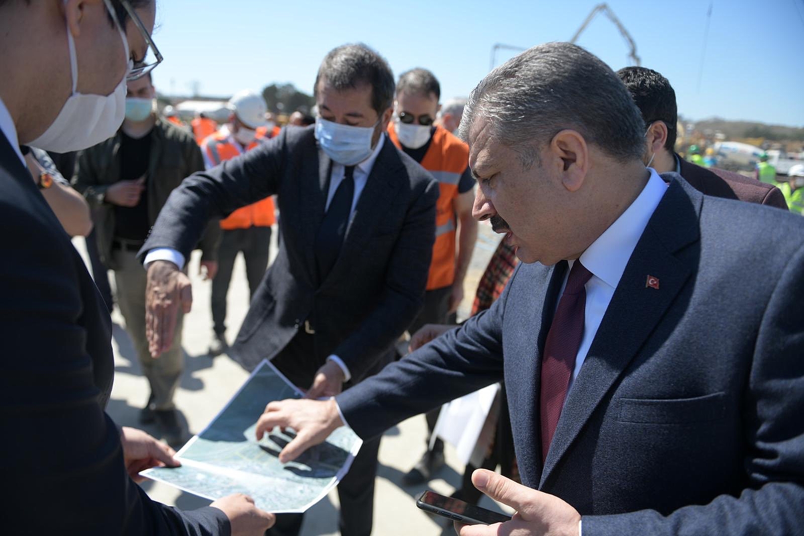 Sahra hastanelerine bir ziyaret de Bakan Koca'dan