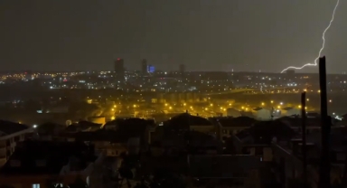 Son Dakika: İstanbul şiddetli sağanak yağmur etkisi altında! Esenyurt'ta fabrika ve iş yerlerini su bastı...