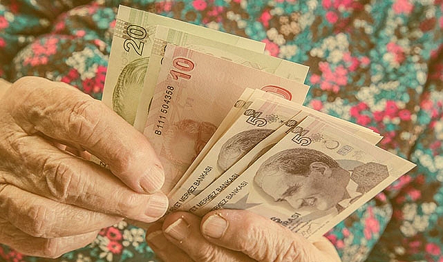 Emekliye yılbaşı ikramiyesi 2023 ne kadar olacak? Bu yıl başı emeklinin cebi sürpriz şekilde dolacak mı?