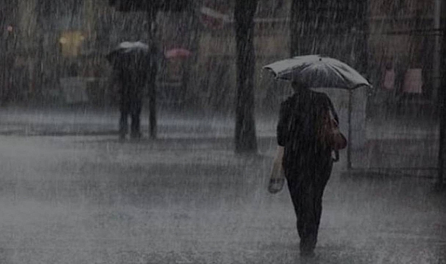 İstanbul hava durumu tahminleri güncellendi! Son dakika Meteoroloji ve AKOM İstanbul için saat vererek sağanak uyarısı yaptı