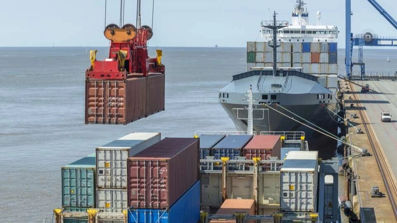 Dış ticaret açığı Ocak ayında 8,4 milyar dolar oldu
