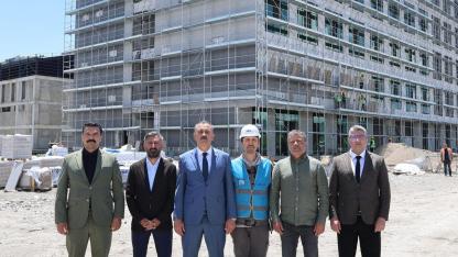 Vali Bozkurt, 270 yataklı Ağrı Kadın Doğum ve Çocuk Hastanesi inşaatı hakkında bilgi aldı