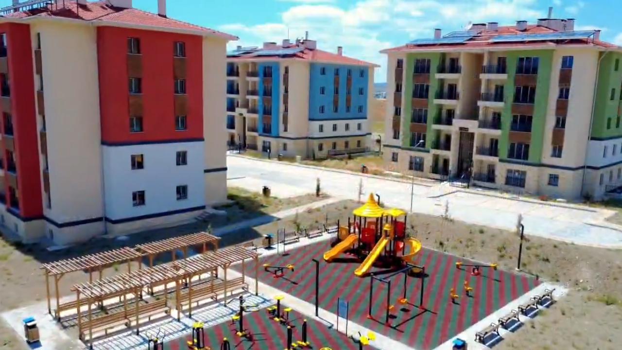 Kütahya'da 610 dairelik TOKİ konutları sahiplerine teslim ediliyor
